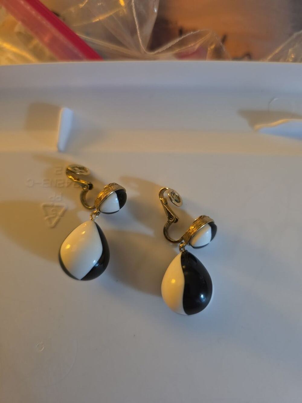 Vintage Tifarri Black and White Clip-On Earrings